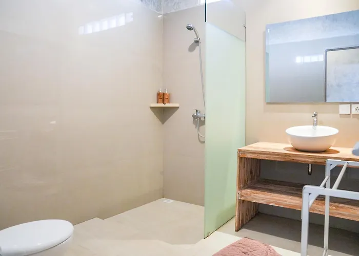 Utu - Center 2nd Fl With Kitchenette